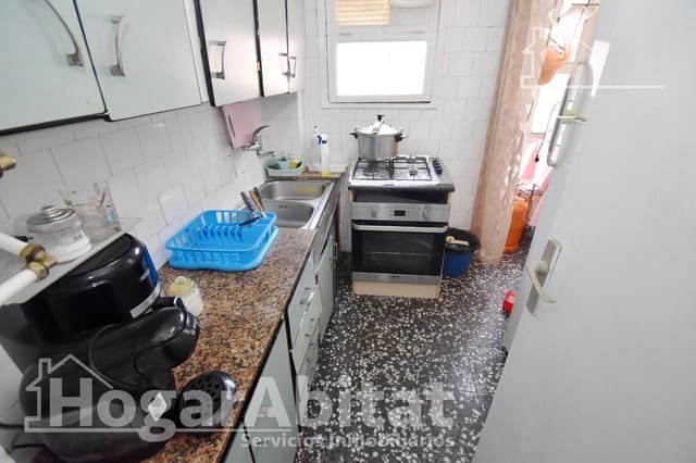3 slaapkamer Flat te koop in Norte, Castelló de la Plana - € 80.000 (Ref: 9975488)