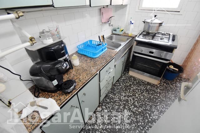 3 slaapkamer Flat te koop in Norte, Castelló de la Plana - € 80.000 (Ref: 9975488)