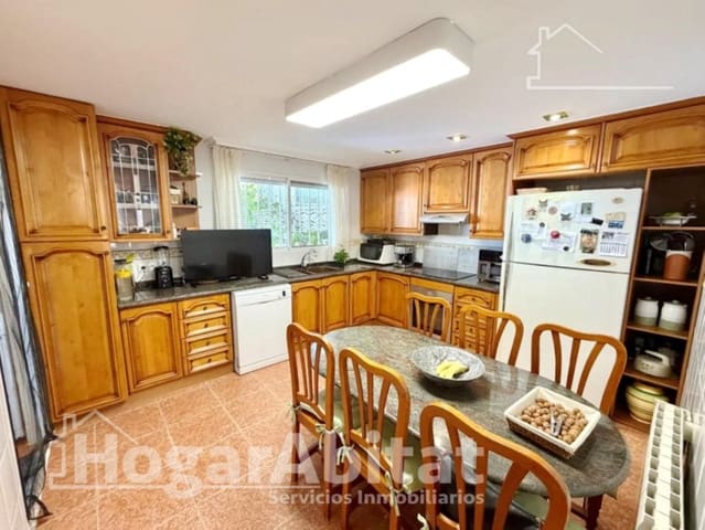 5 slaapkamer Rijtjeshuis te koop in Torrent met zwembad - € 430.000 (Ref: 9990776)