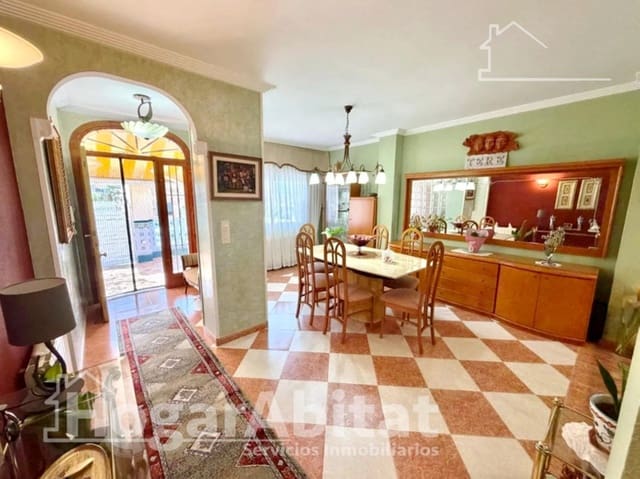 5 slaapkamer Rijtjeshuis te koop in Torrent met zwembad - € 430.000 (Ref: 9990776)