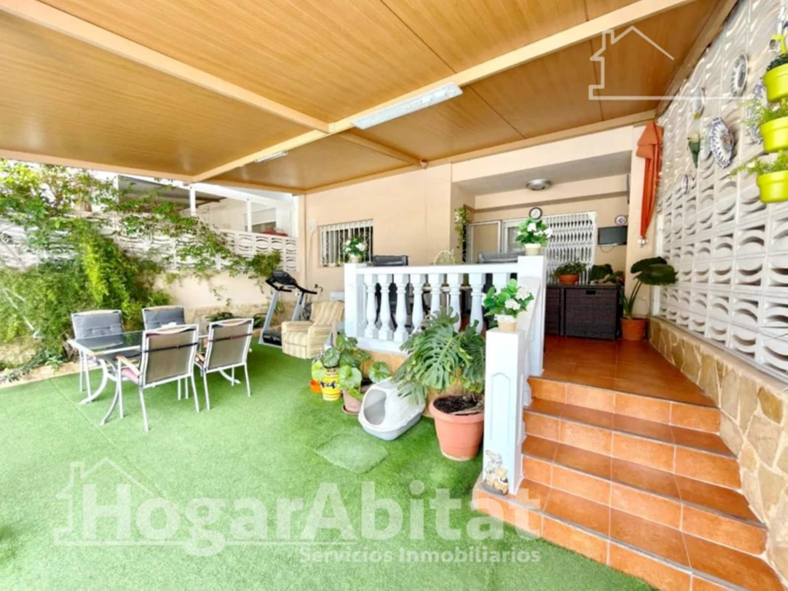 5 slaapkamer Rijtjeshuis te koop in Torrent met zwembad - € 430.000 (Ref: 9990776)