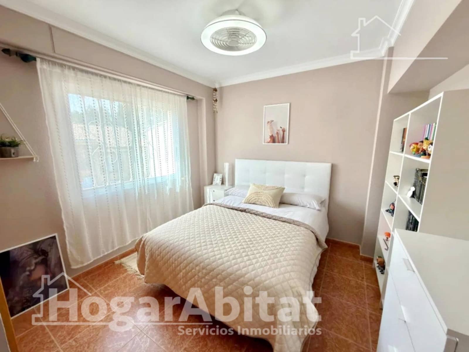 5 slaapkamer Rijtjeshuis te koop in Torrent met zwembad - € 430.000 (Ref: 9990776)
