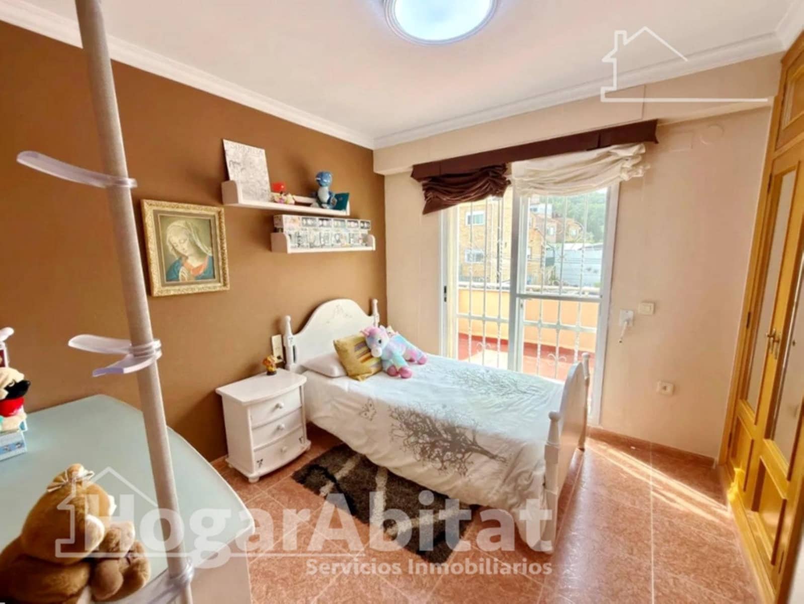 5 slaapkamer Rijtjeshuis te koop in Torrent met zwembad - € 430.000 (Ref: 9990776)