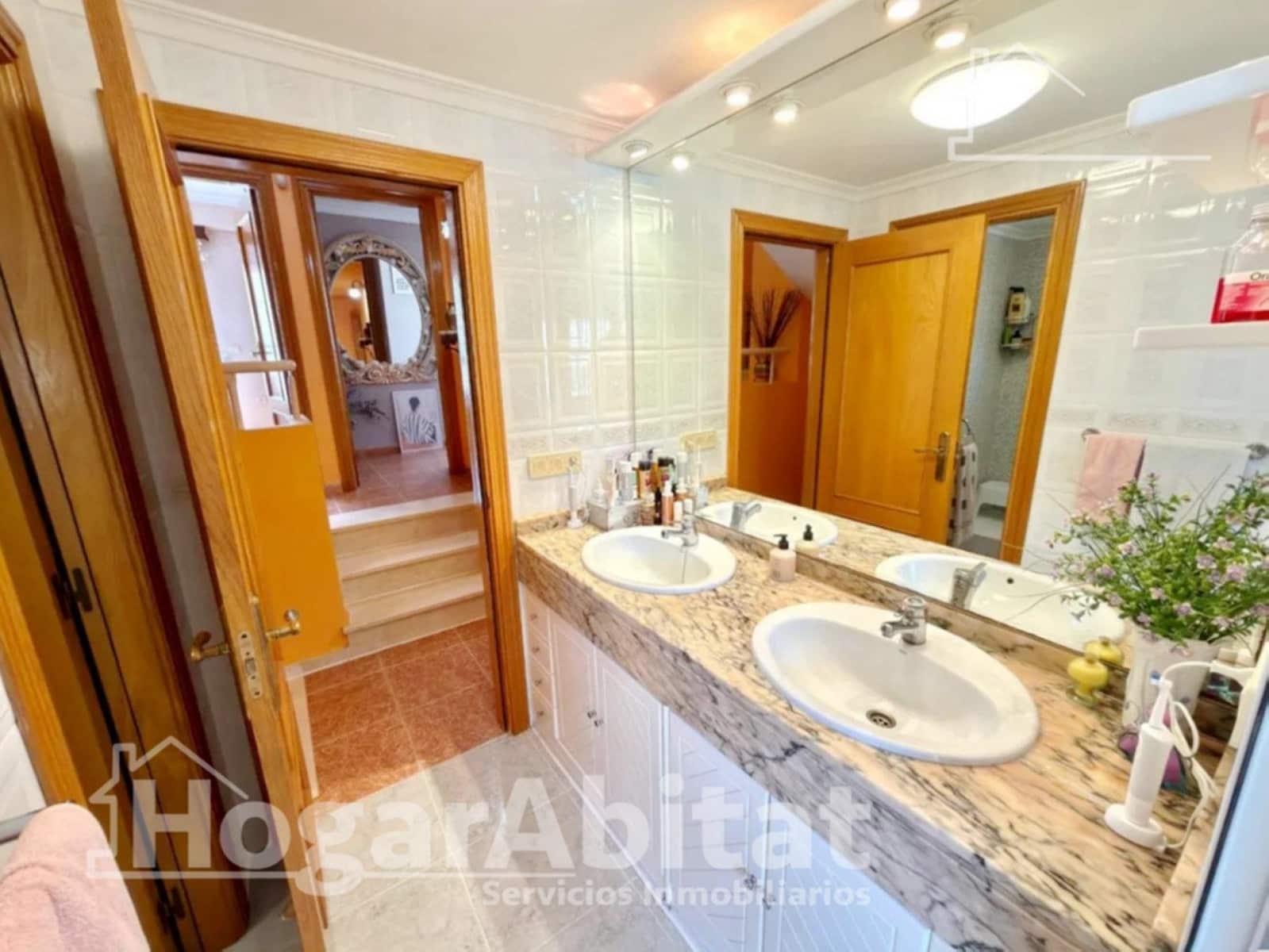 5 slaapkamer Rijtjeshuis te koop in Torrent met zwembad - € 430.000 (Ref: 9990776)