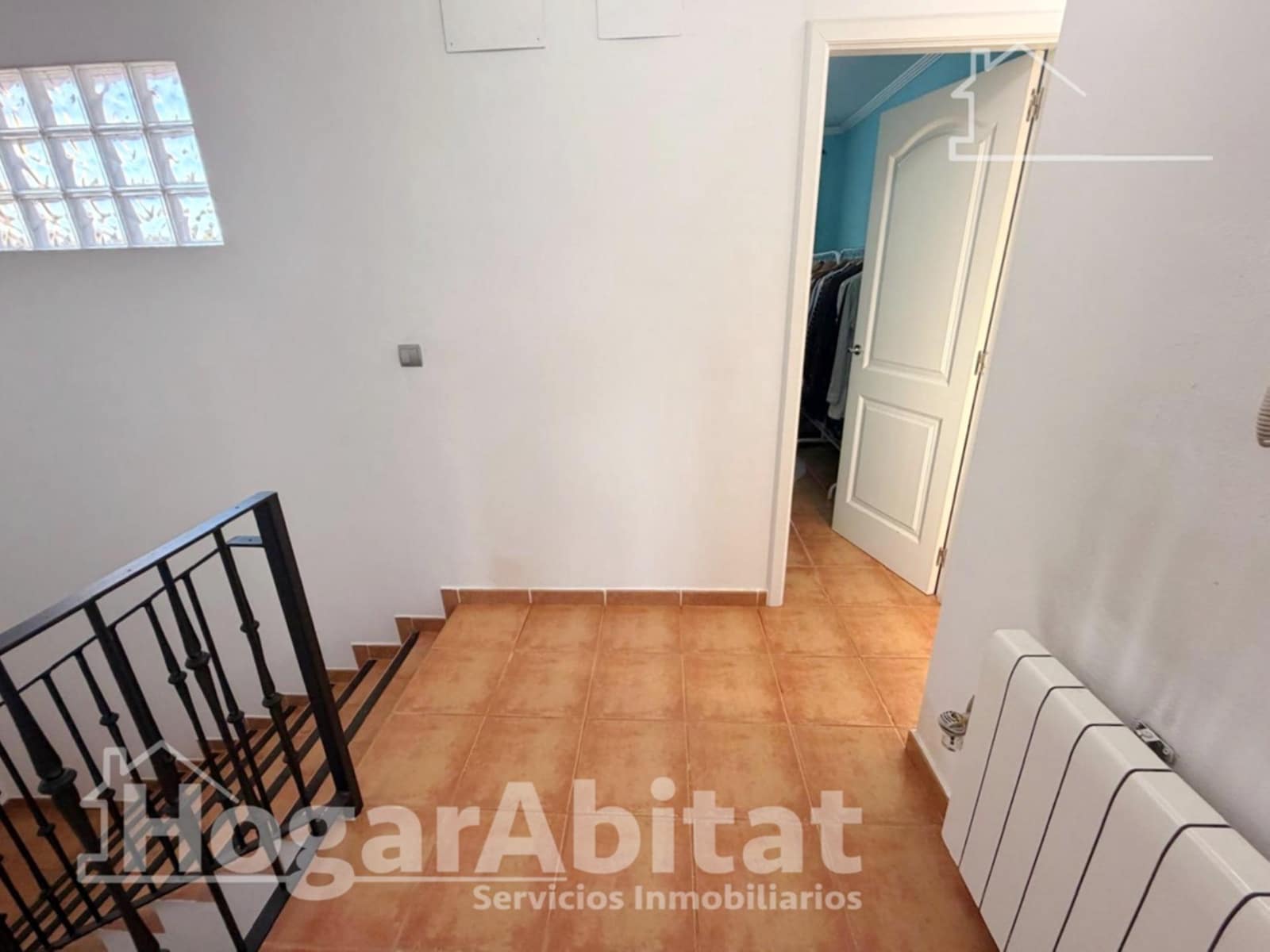 3 makuuhuone Huvila myytävänä paikassa Montserrat mukana uima-altaan 
autotalli - 298 000 € (Ref: 9997176)