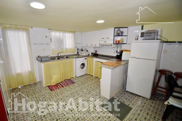 2 slaapkamer Rijtjeshuis te koop in Oropesa  - € 160.000 (Ref: 9999650)