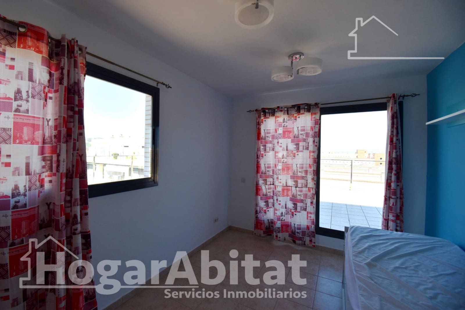 4 bedroom Penthouse for sale in Oropesa  with pool garage - € 420,000 (Ref: 9999651)