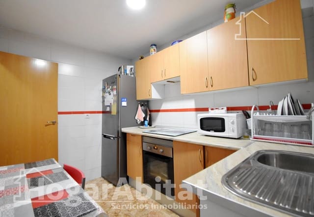 Piso de 4 habitaciones en Oliva en venta - 175.000 € (Ref: 9999664)