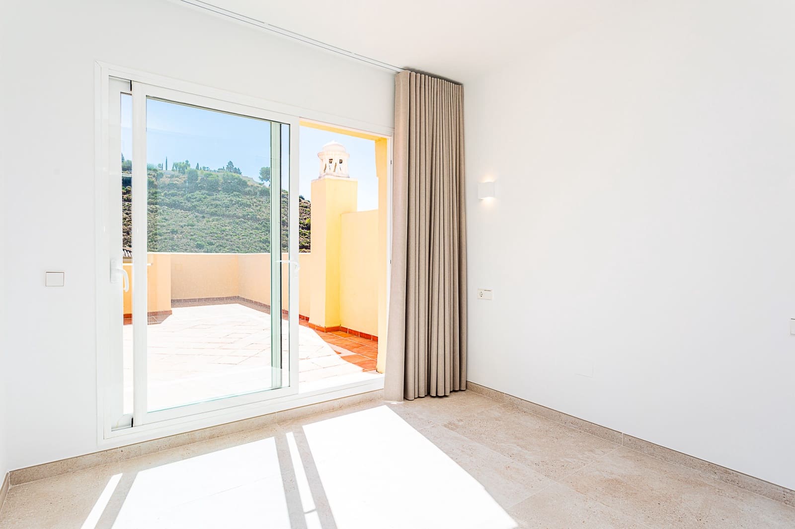 3 bedroom Penthouse for sale in Marbella with pool garage - € 699,000 (Ref: 10005034)