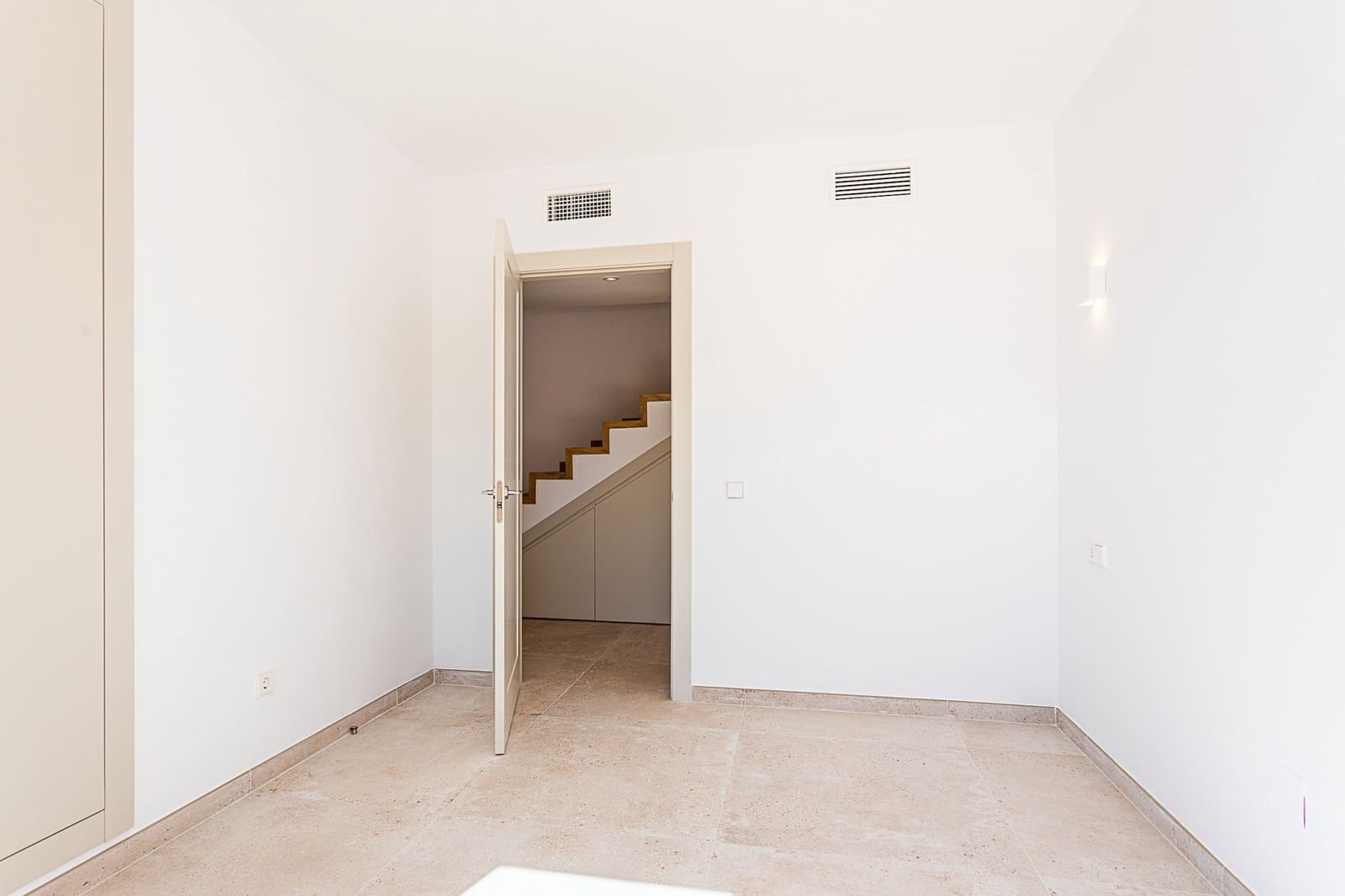 3 bedroom Penthouse for sale in Marbella with pool garage - € 699,000 (Ref: 10005034)