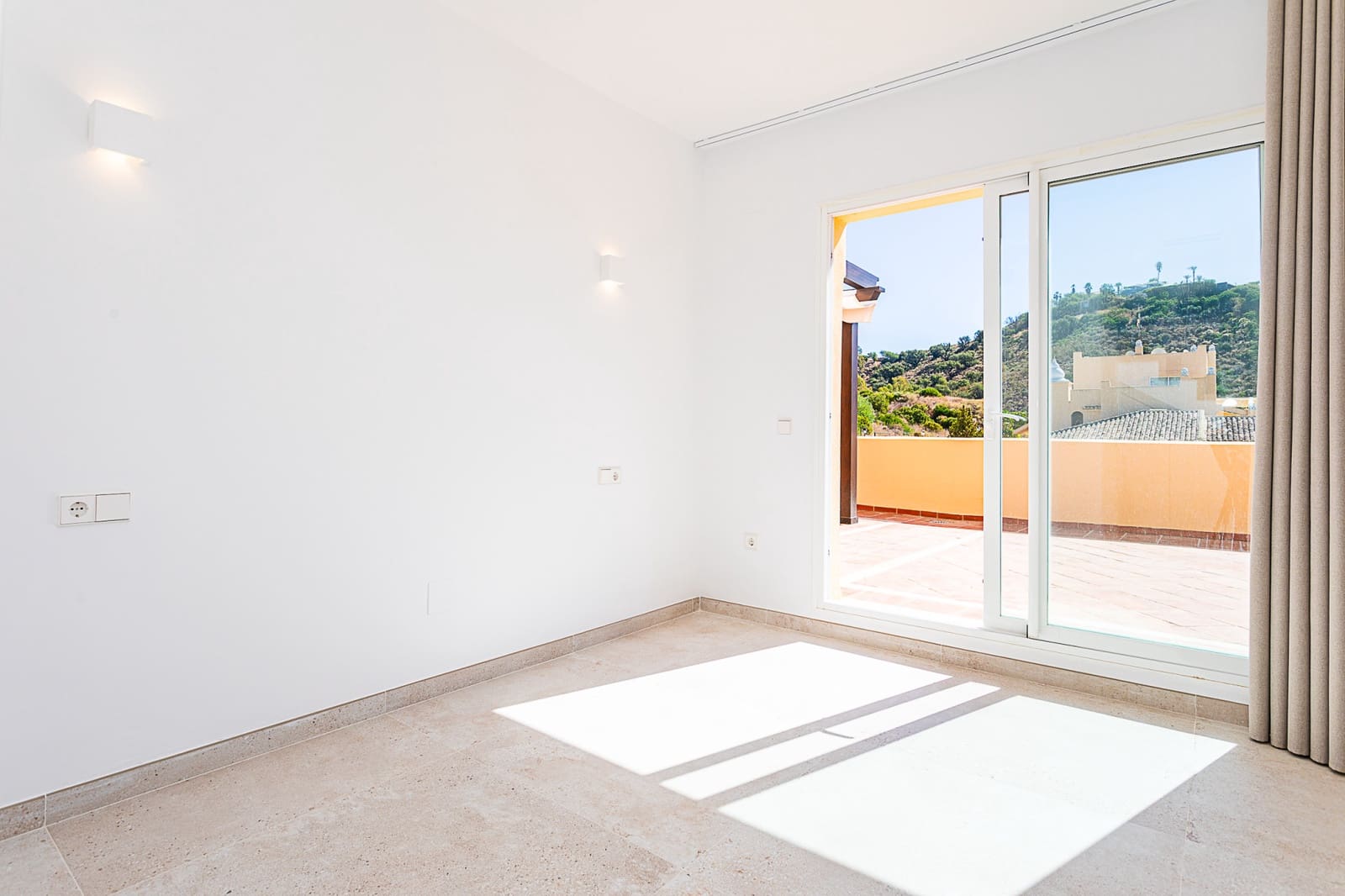3 bedroom Penthouse for sale in Marbella with pool garage - € 699,000 (Ref: 10005034)