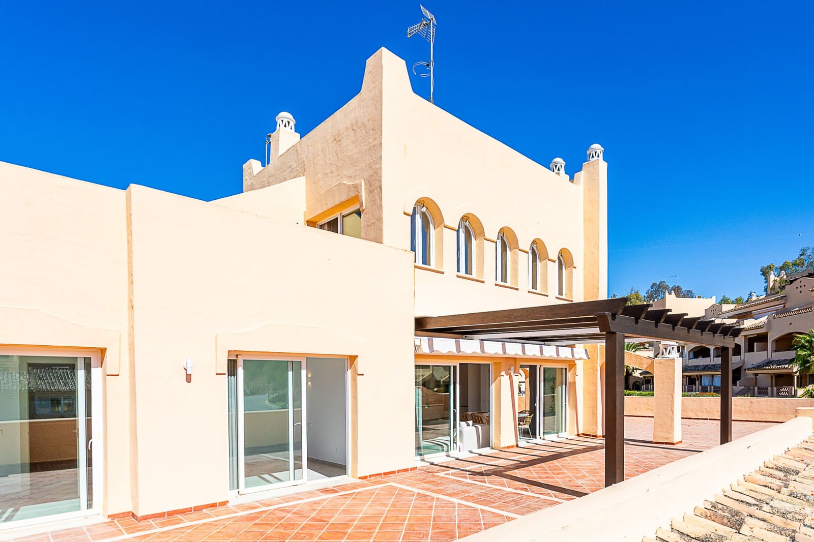 3 bedroom Penthouse for sale in Marbella with pool garage - € 699,000 (Ref: 10005034)