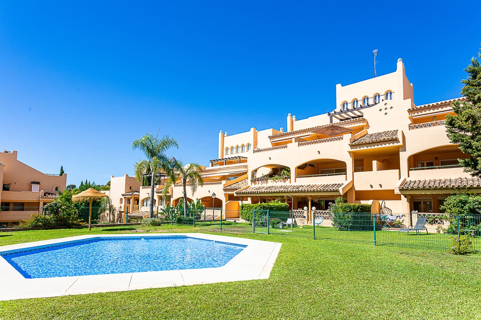 3 bedroom Penthouse for sale in Marbella with pool garage - € 699,000 (Ref: 10005034)