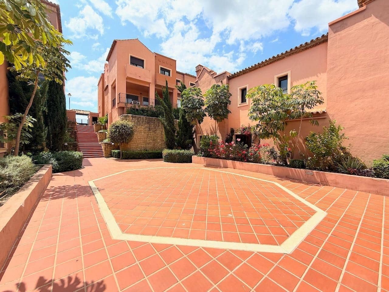 3 soverom Hus til salgs i Estepona med svømmebasseng garasje - € 478 000 (Ref: 10010338)