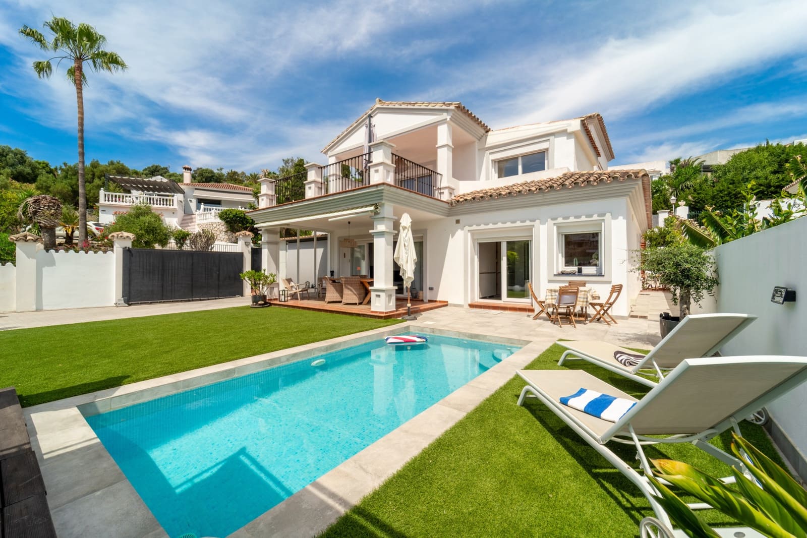 4 bedroom Villa for sale in Mijas Costa with pool garage - € 1,120,000 (Ref: 10010339)