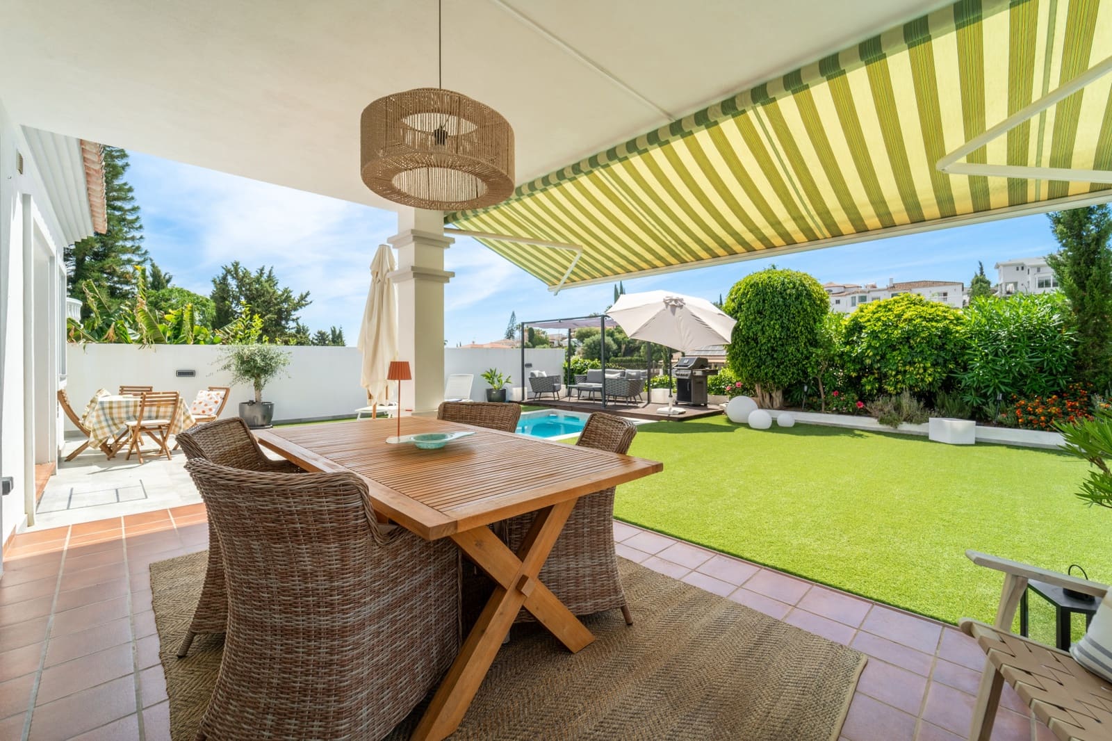 4 bedroom Villa for sale in Mijas Costa with pool garage - € 1,120,000 (Ref: 10010339)