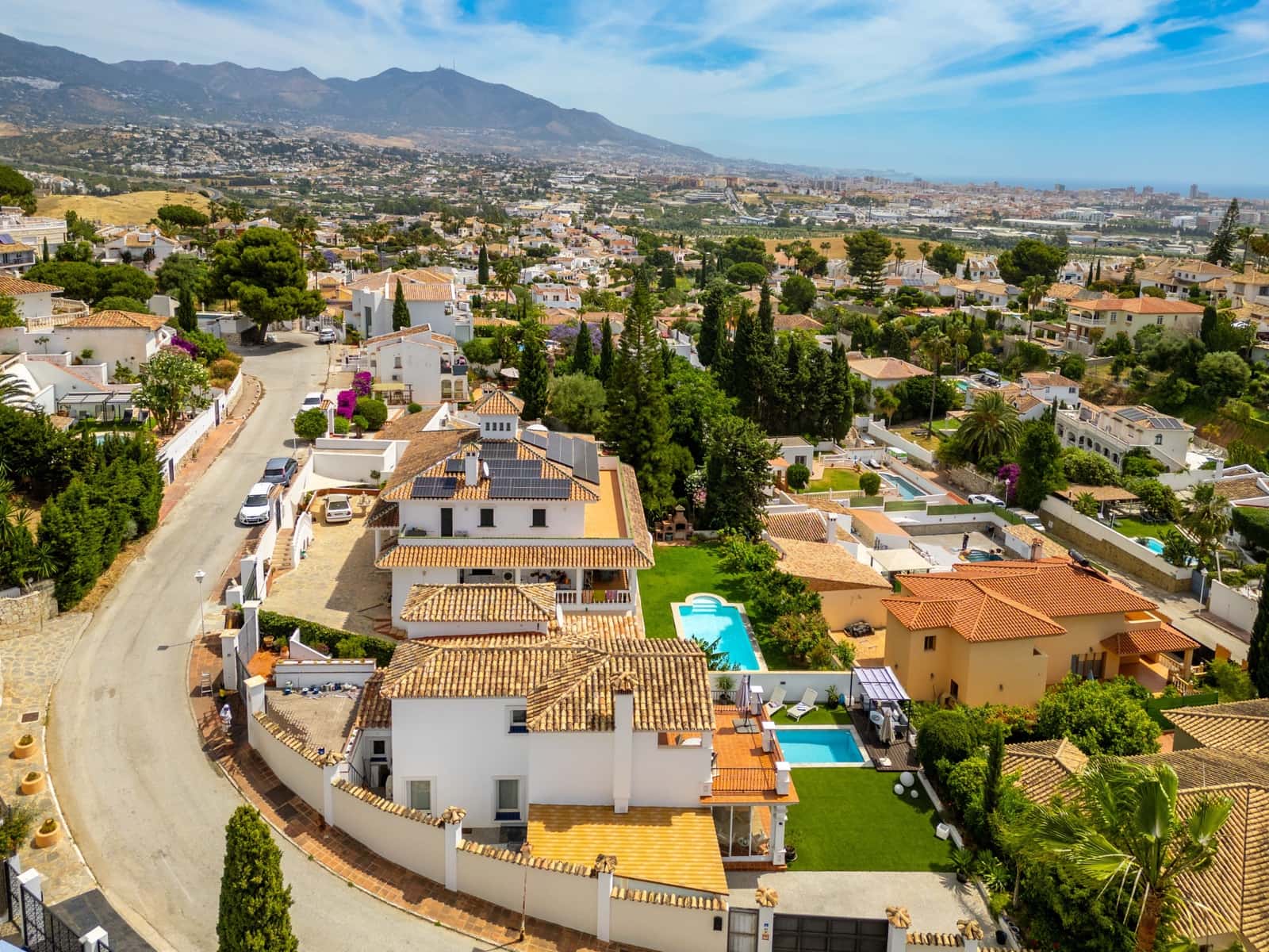 4 bedroom Villa for sale in Mijas Costa with pool garage - € 1,120,000 (Ref: 10010339)