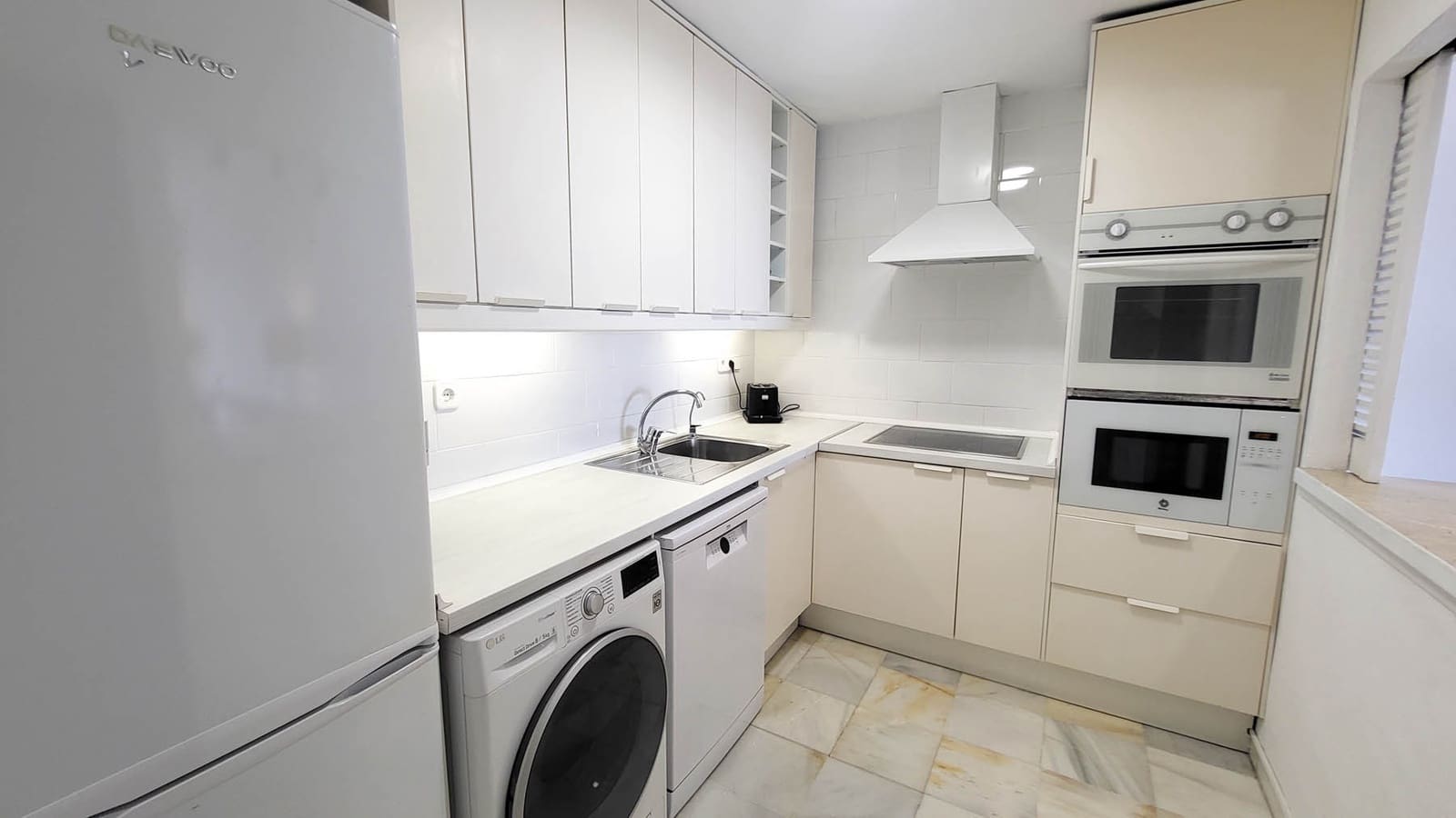 1 bedroom Apartment for sale in Marbella - € 656,000 (Ref: 10026759)