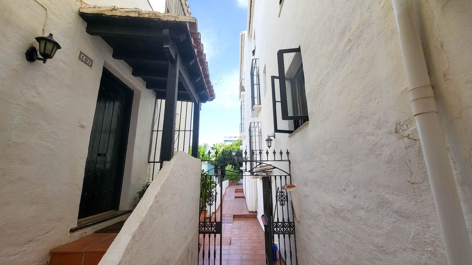 1 bedroom Apartment for sale in Marbella - € 656,000 (Ref: 10026759)