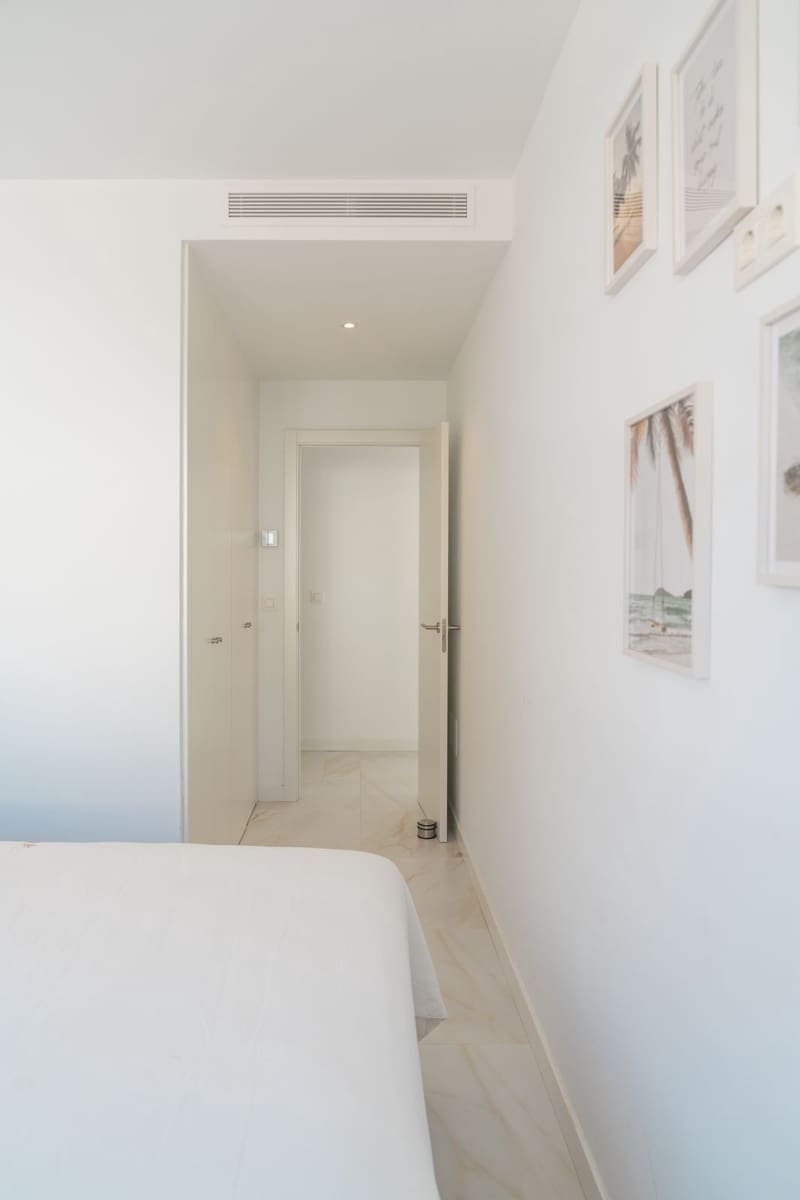 4 sovrum Semi-fristående Villa till salu i New Golden Mile med pool garage - 945 000 € (Ref: 10026760)