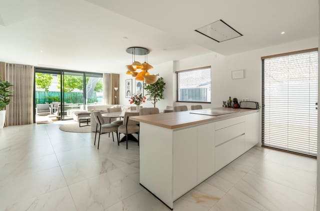 4 sovrum Semi-fristående Villa till salu i Selwo, Estepona med pool garage - 945 000 € (Ref: 10026760)