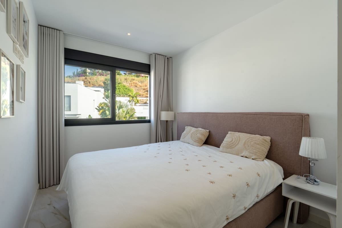 4 sovrum Semi-fristående Villa till salu i New Golden Mile med pool garage - 945 000 € (Ref: 10026760)