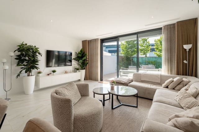4 sovrum Semi-fristående Villa till salu i Selwo, Estepona med pool garage - 945 000 € (Ref: 10026760)