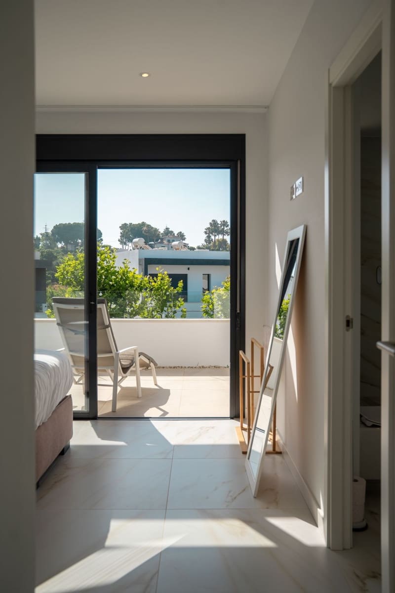 4 sovrum Semi-fristående Villa till salu i New Golden Mile med pool garage - 945 000 € (Ref: 10026760)