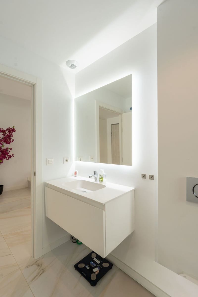4 sovrum Semi-fristående Villa till salu i New Golden Mile med pool garage - 945 000 € (Ref: 10026760)