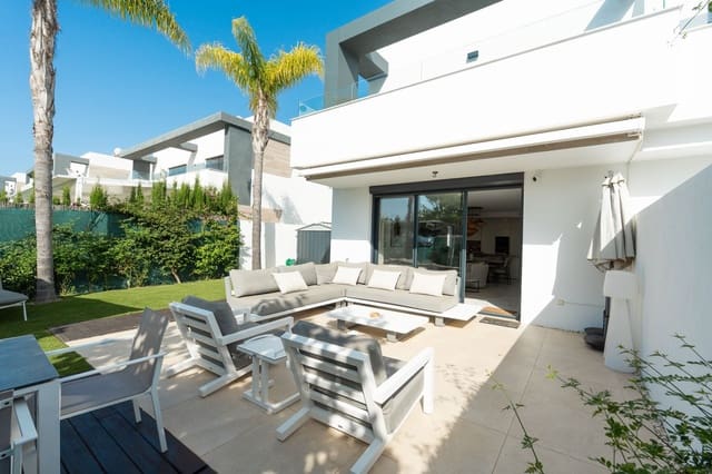 4 sovrum Semi-fristående Villa till salu i Selwo, Estepona med pool garage - 945 000 € (Ref: 10026760)