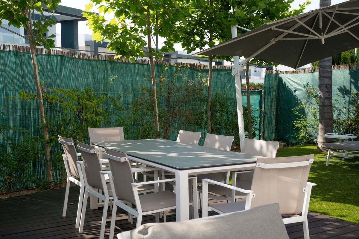 4 sovrum Semi-fristående Villa till salu i New Golden Mile med pool garage - 945 000 € (Ref: 10026760)