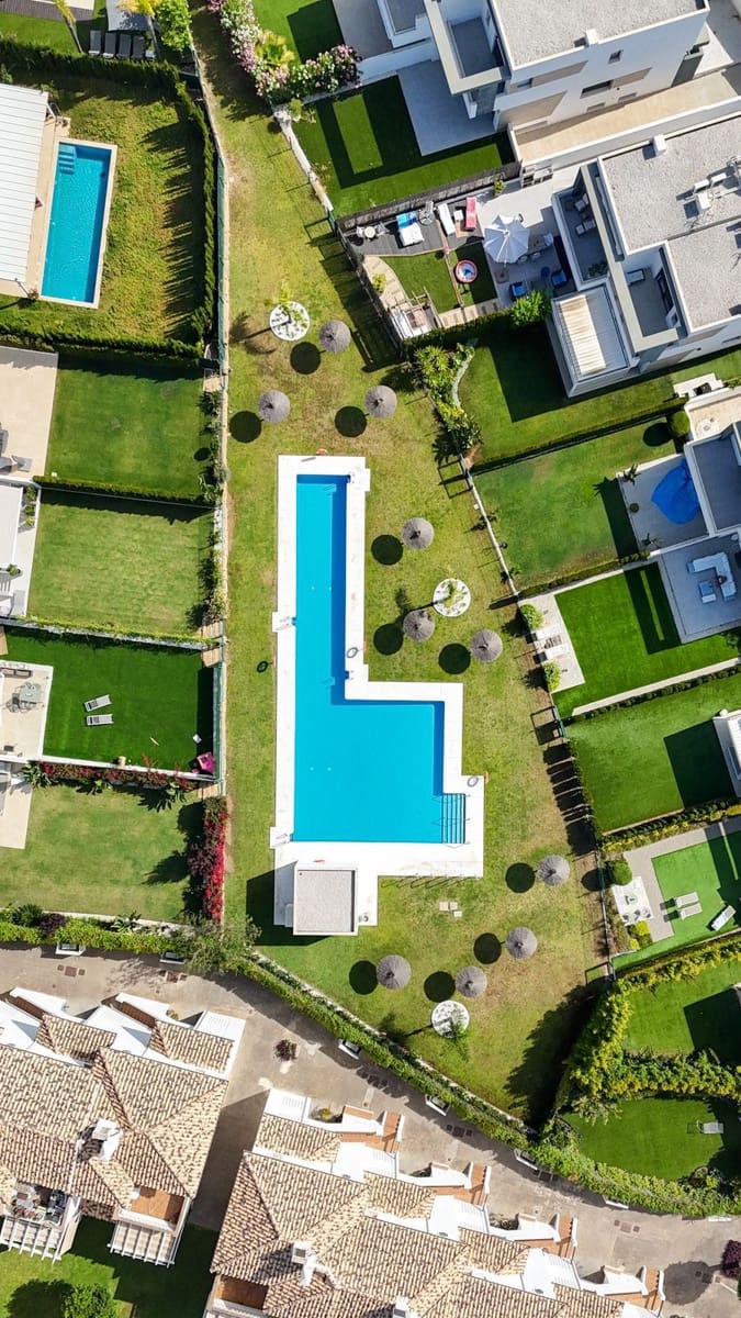 4 sovrum Semi-fristående Villa till salu i New Golden Mile med pool garage - 945 000 € (Ref: 10026760)
