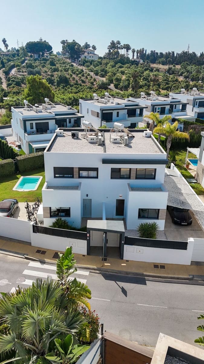 4 sovrum Semi-fristående Villa till salu i New Golden Mile med pool garage - 945 000 € (Ref: 10026760)