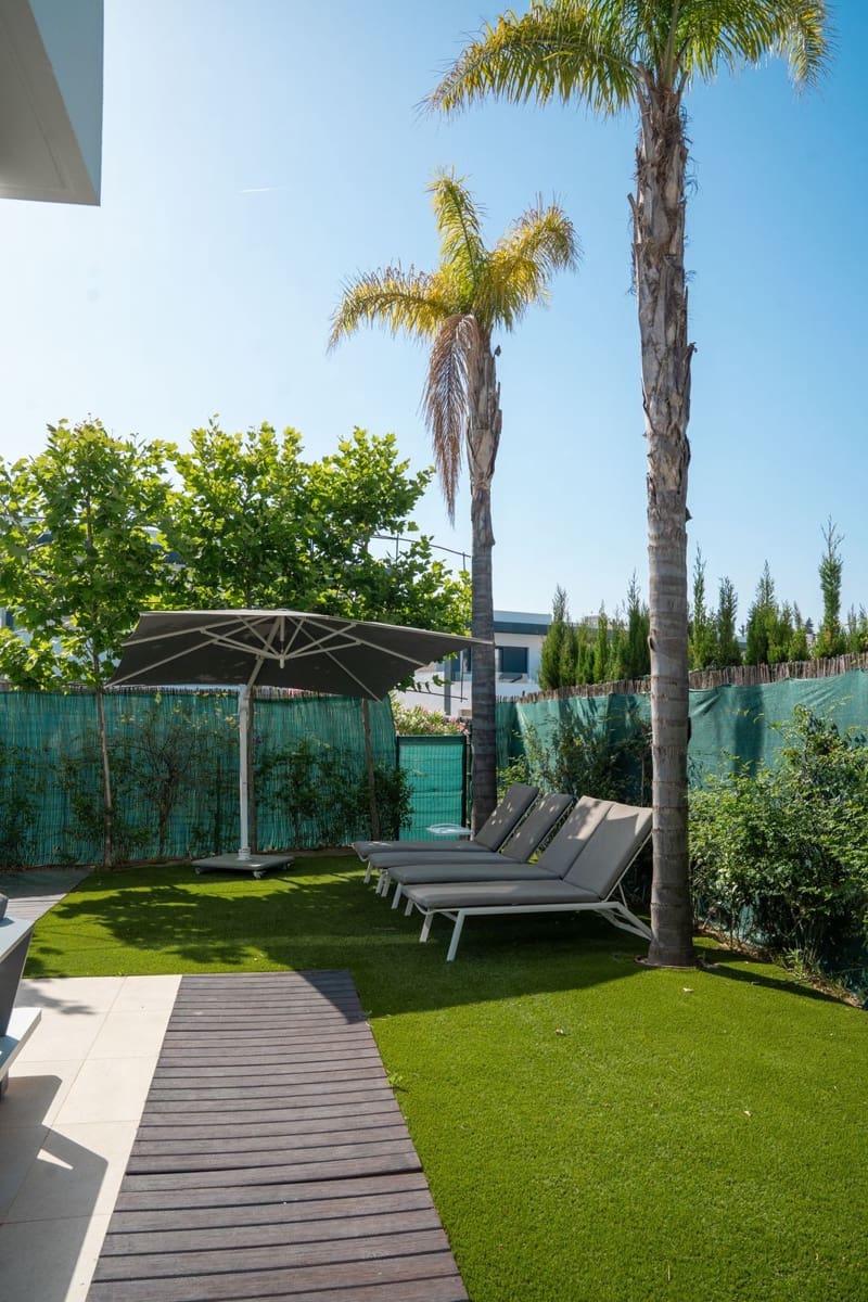 4 sovrum Semi-fristående Villa till salu i New Golden Mile med pool garage - 945 000 € (Ref: 10026760)