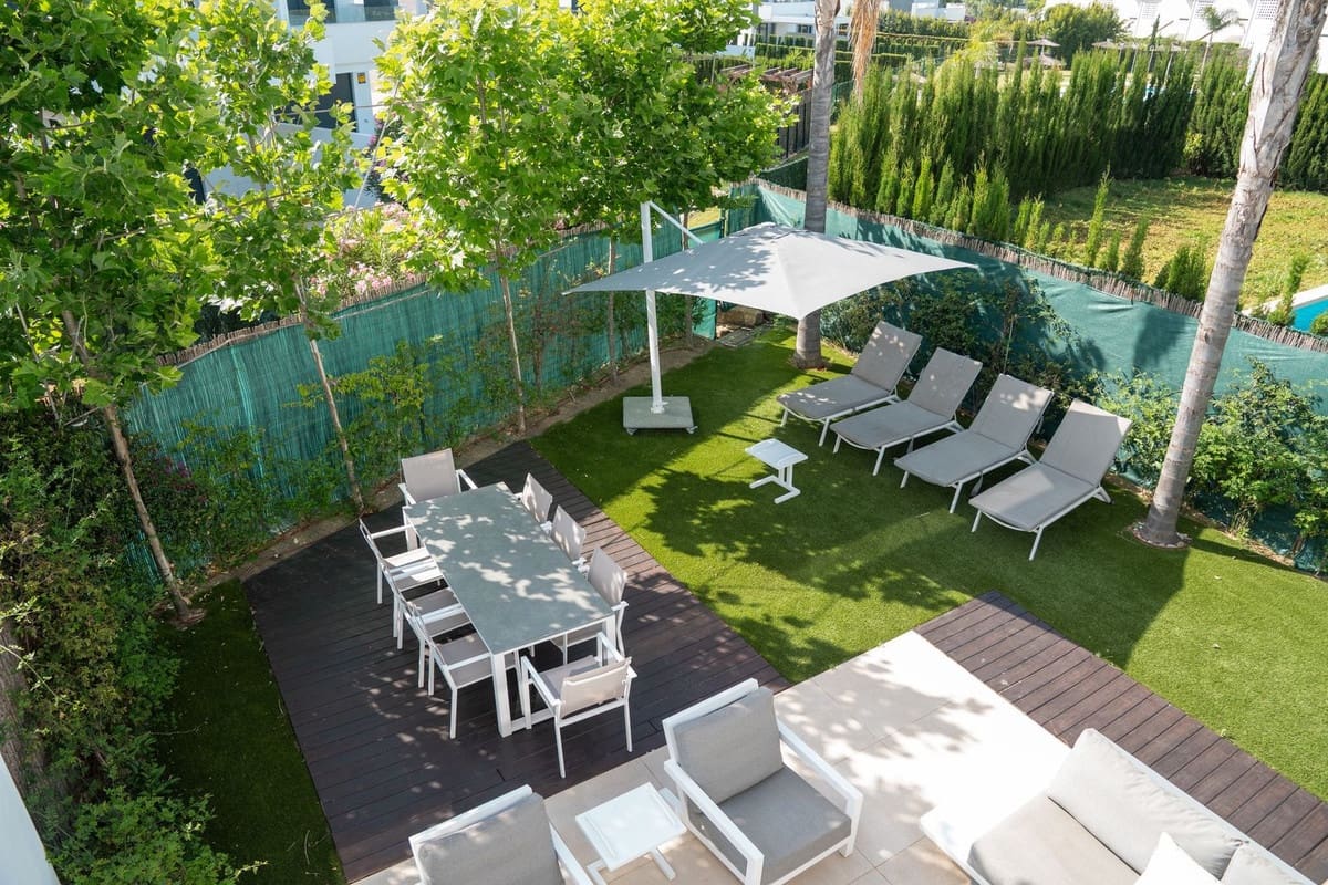 4 sovrum Semi-fristående Villa till salu i New Golden Mile med pool garage - 945 000 € (Ref: 10026760)