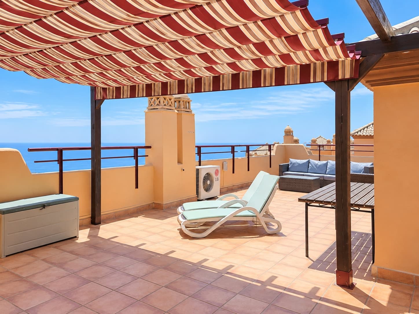 3 bedroom Apartment for sale in Calahonda with pool garage - € 529,000 (Ref: 10031471)