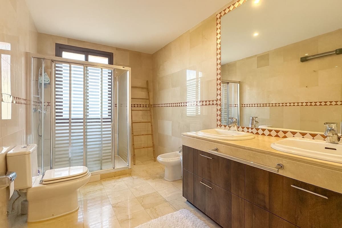 3 bedroom Apartment for sale in Marbella with pool garage - € 475,000 (Ref: 10061282)