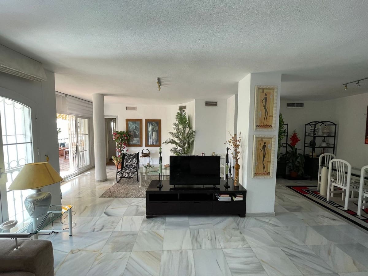 5 bedroom Apartment for sale in Marbella with pool garage - € 735,000 (Ref: 10067094)