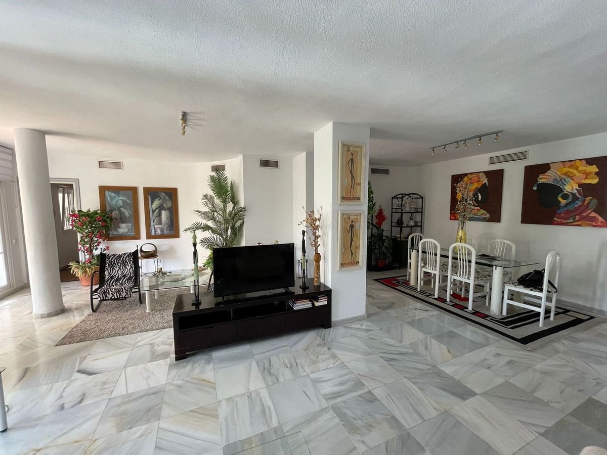 5 bedroom Apartment for sale in Marbella with pool garage - € 735,000 (Ref: 10067094)