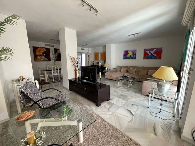 5 bedroom Apartment for sale in Marbella with pool garage - € 735,000 (Ref: 10067094)