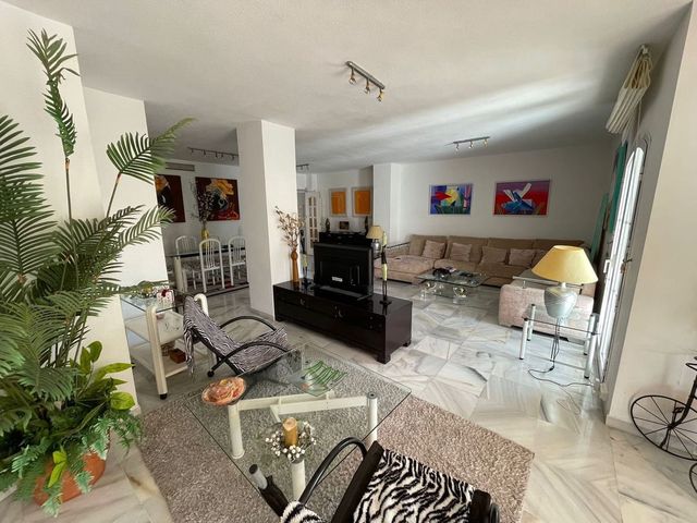 5 bedroom Apartment for sale in Marbella with pool garage - € 735,000 (Ref: 10067094)