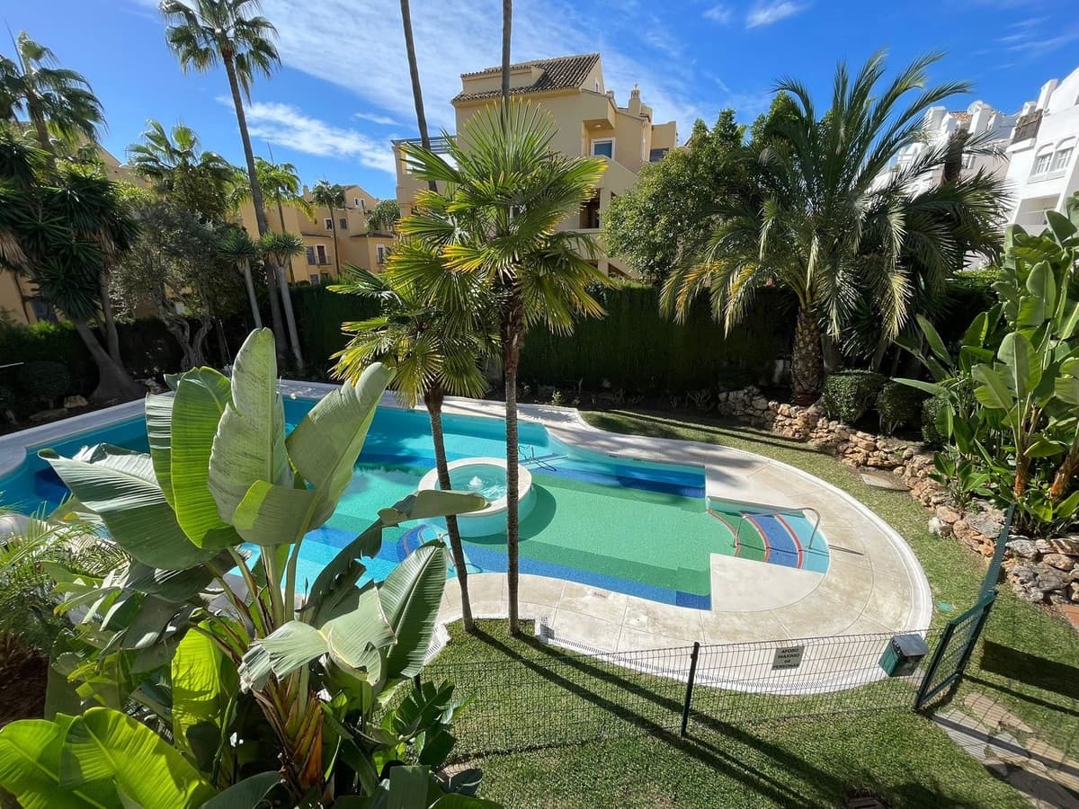 5 bedroom Apartment for sale in Marbella with pool garage - € 735,000 (Ref: 10067094)