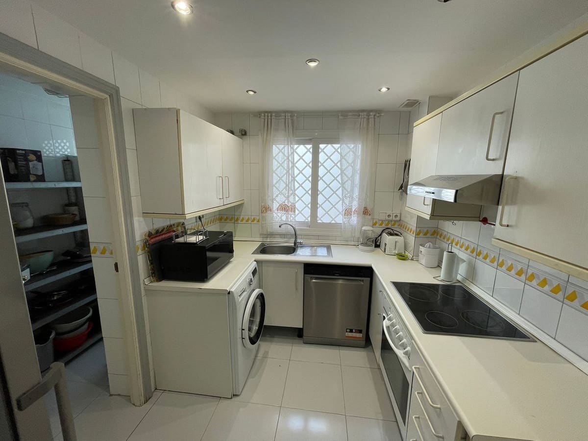 5 bedroom Apartment for sale in Marbella with pool garage - € 735,000 (Ref: 10067094)