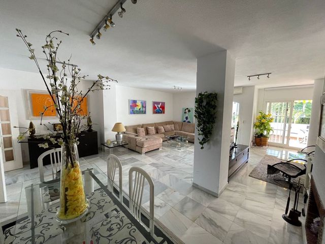 5 bedroom Apartment for sale in Marbella with pool garage - € 735,000 (Ref: 10067094)