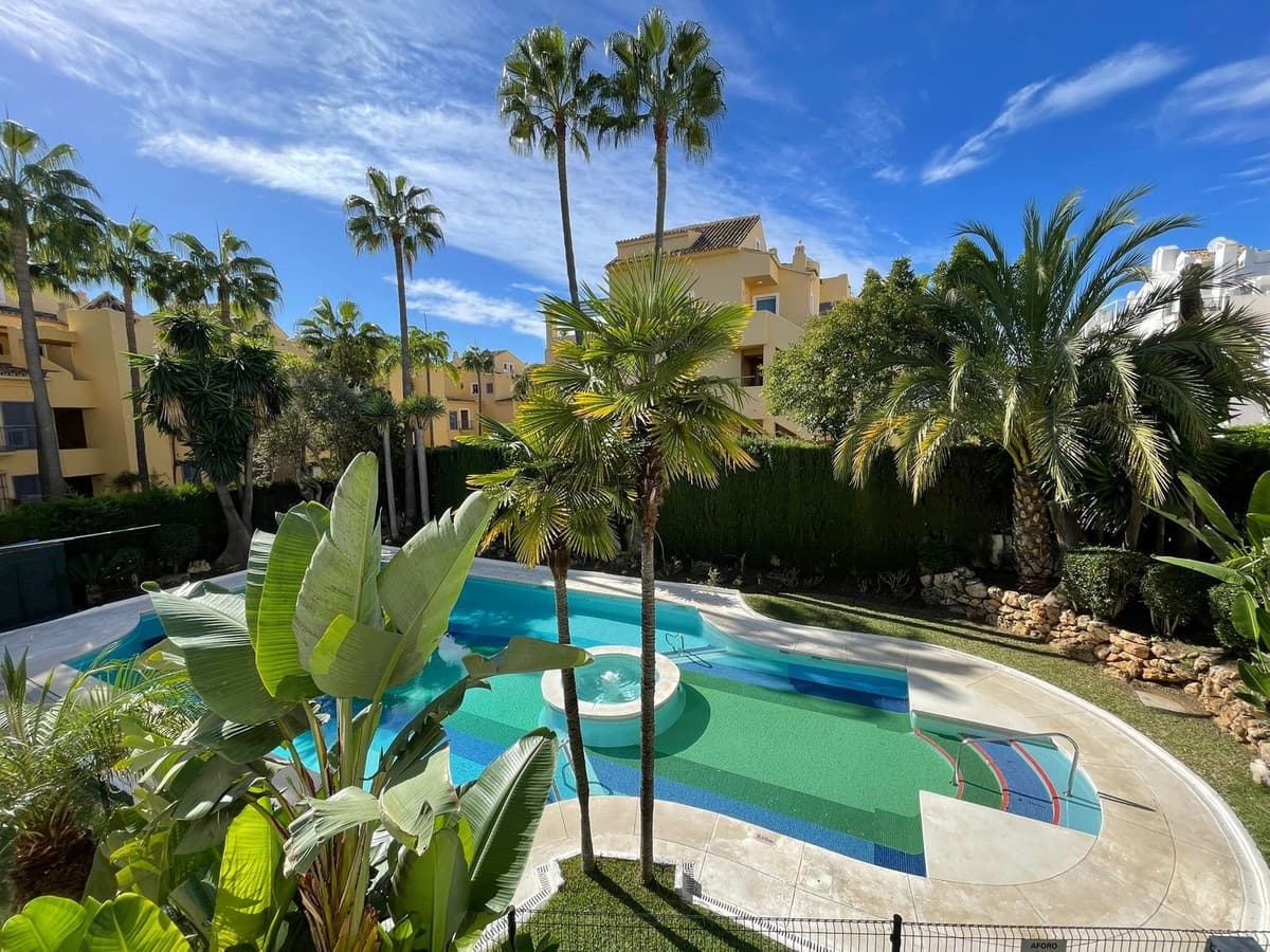5 bedroom Apartment for sale in Marbella with pool garage - € 735,000 (Ref: 10067094)
