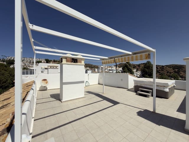 3 makuuhuone Kattohuoneisto myytävänä paikassa Calahonda, Mijas mukana uima-altaan 
autotalli - 449 000 € (Ref: 10088844)