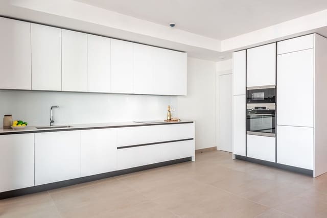 2 sypialnia Penthouse na sprzedaż w Las Gaviotas  - Carvajal, Fuengirola z basenem garażem - 960 000 € (Ref: 10088848)