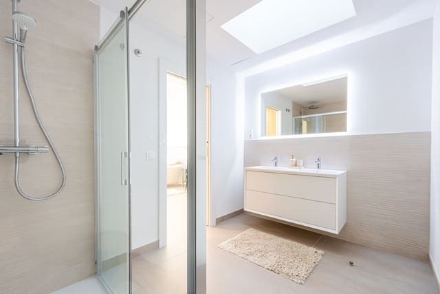 2 sypialnia Penthouse na sprzedaż w Las Gaviotas  - Carvajal, Fuengirola z basenem garażem - 960 000 € (Ref: 10088848)