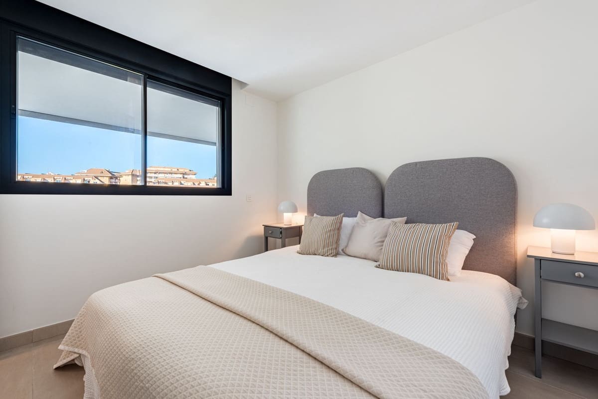 2 Zimmer Penthouse zu verkaufen in Fuengirola mit Pool Garage - 960.000 € (Ref: 10088848)