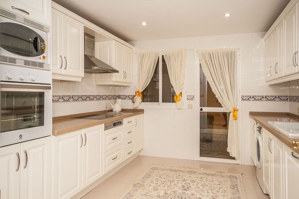 2 Zimmer Apartment zu verkaufen in Marbella mit Pool - 569.995 € (Ref: 10094215)